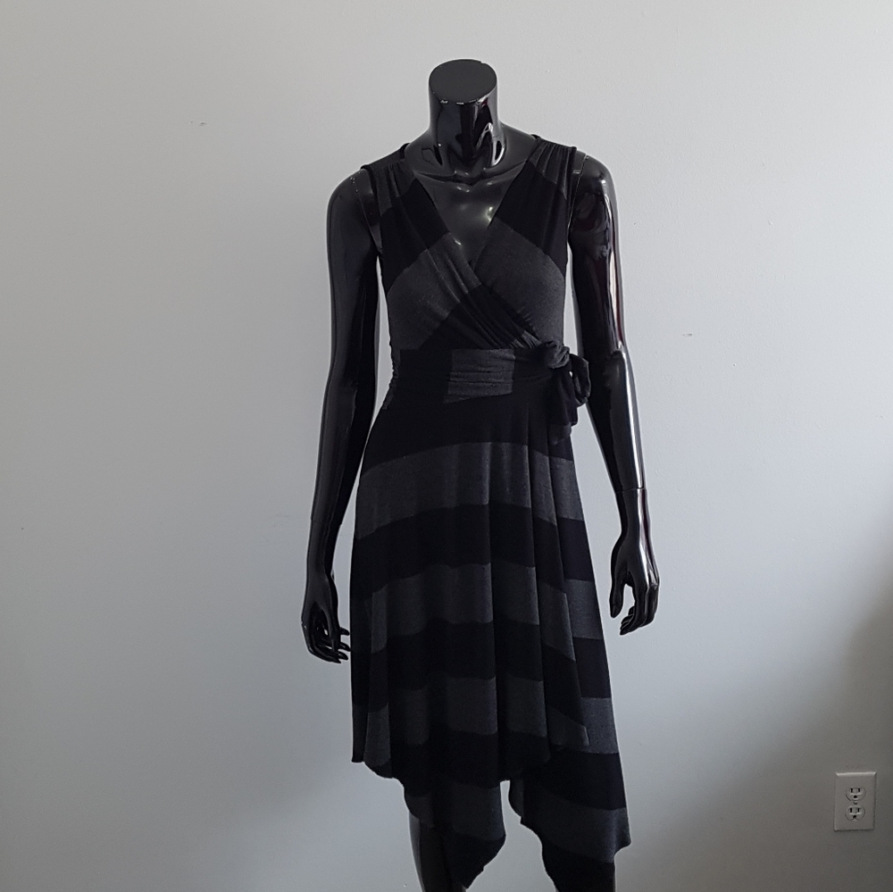 Sleeveless Black & Gray Silhouette Dress Size XS (E)